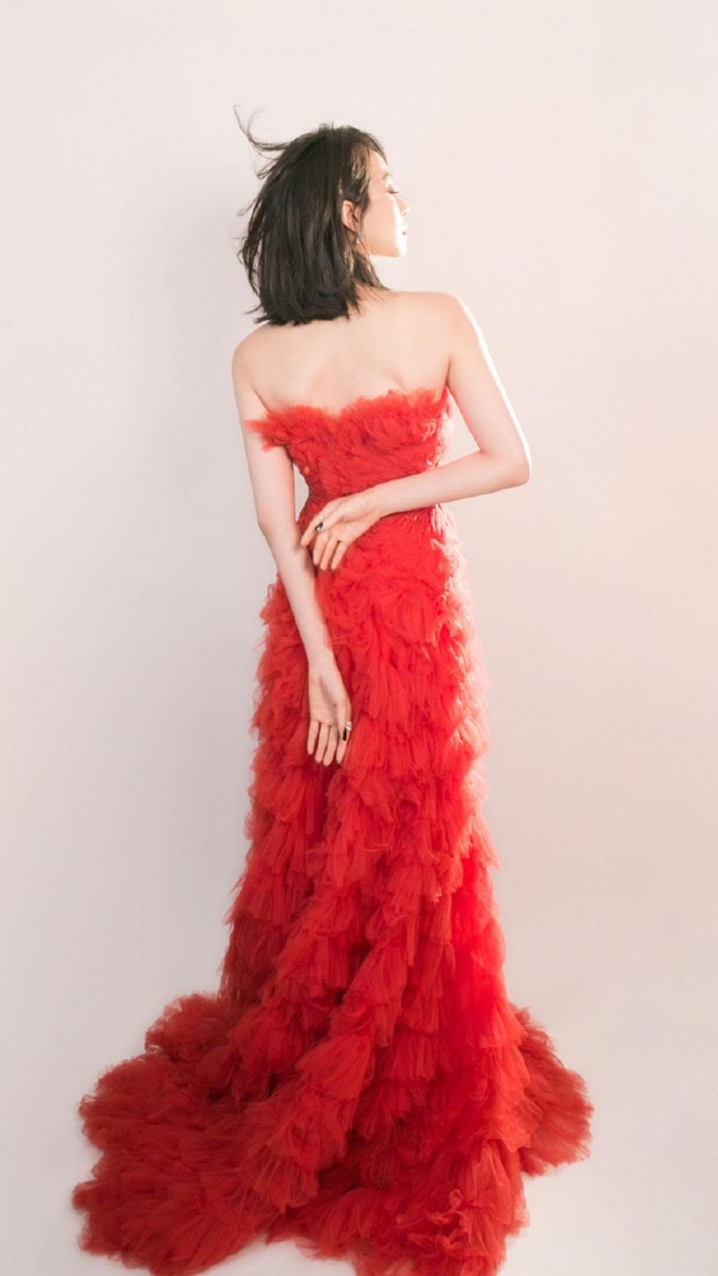 宋茜火红长裙性感写真