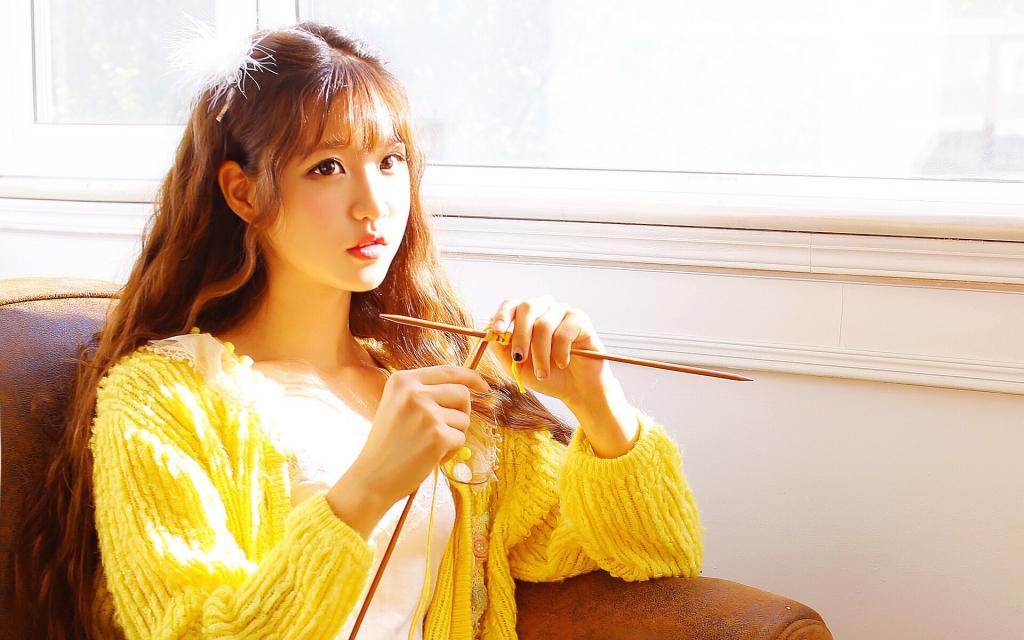 黄色清纯可爱美女