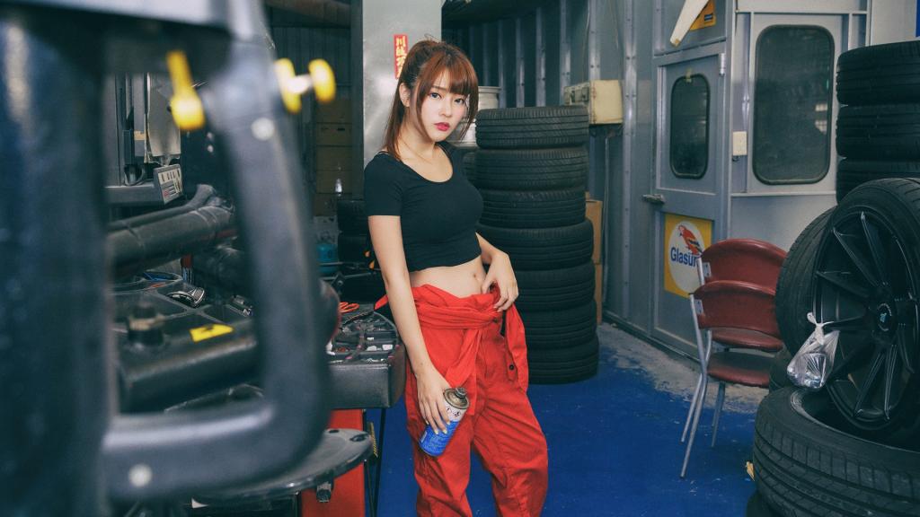 火辣美女车间性感工作照