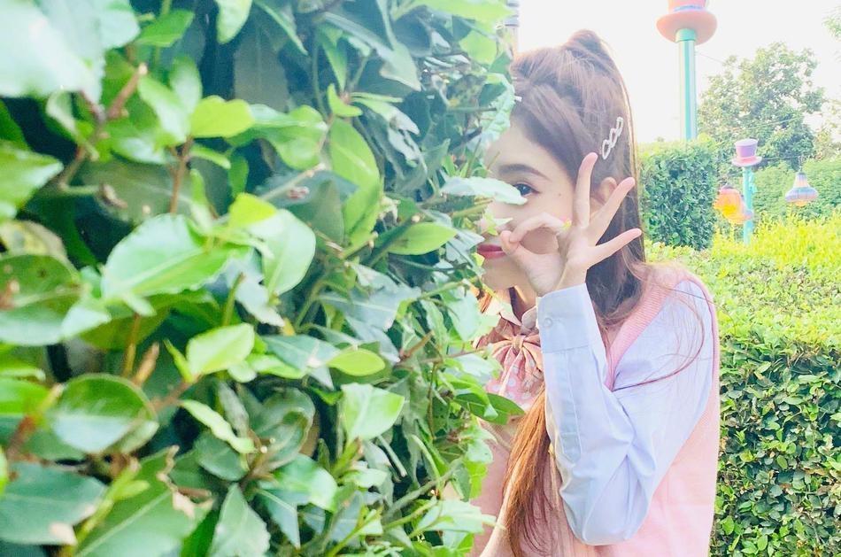 鞠婧祎迪士尼少女心甜美自拍