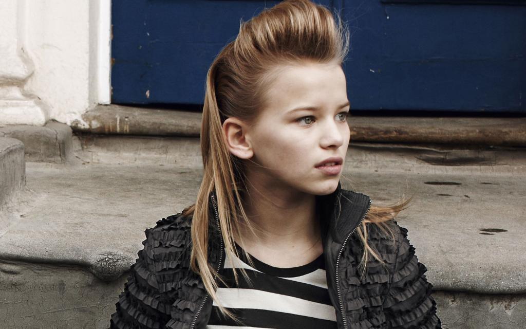 多彩时装儿童耍酷