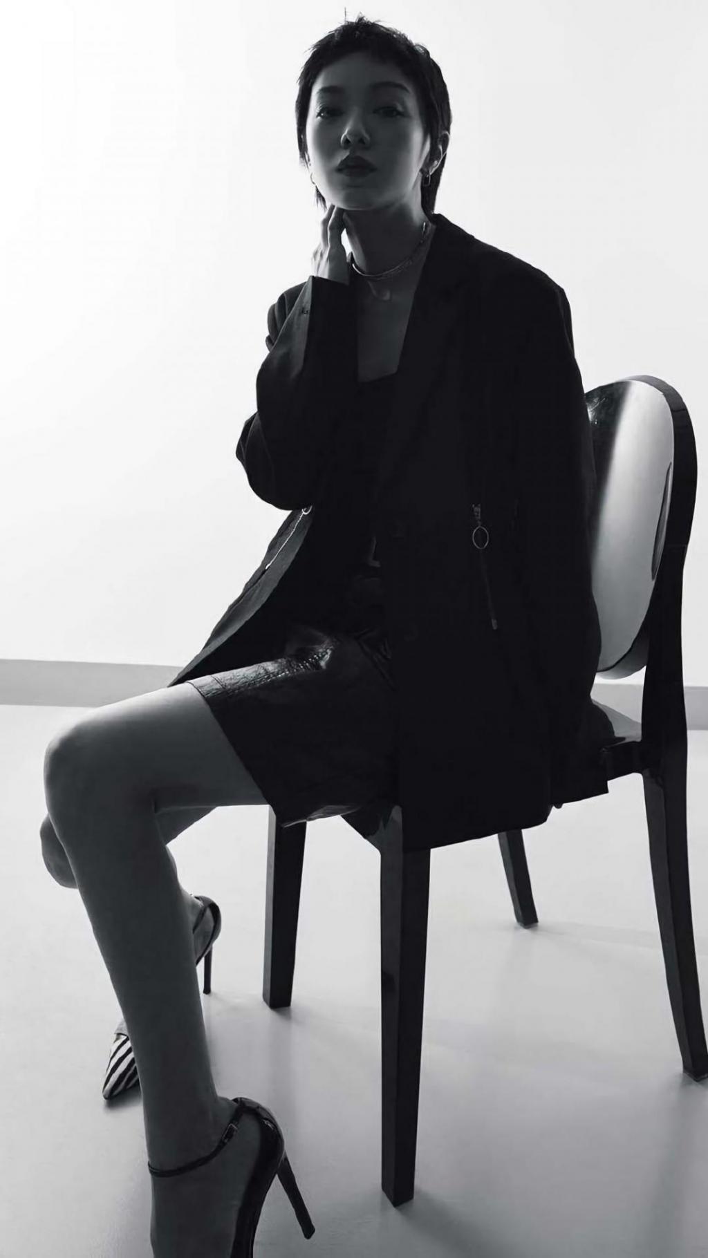 性感成熟郭采洁黑色西装知性写真