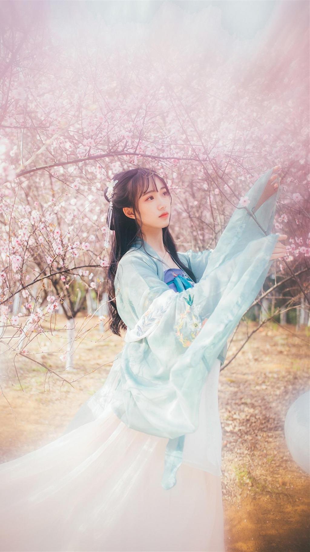 面若桃花古装美女写真