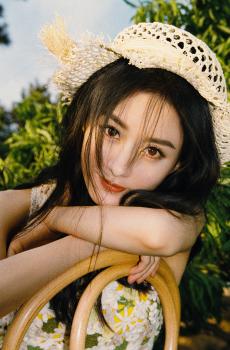 赵丽颖露背裙装盛夏写真-0