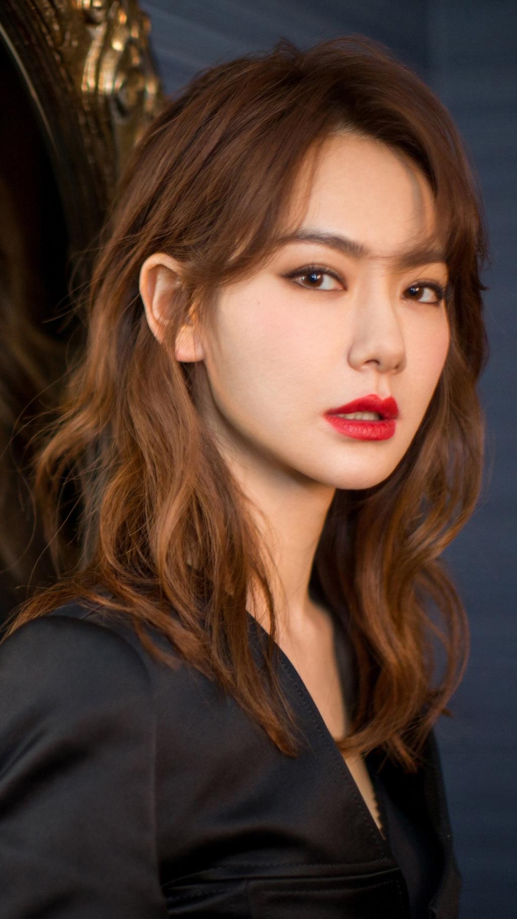 戚薇性感冷艳写真