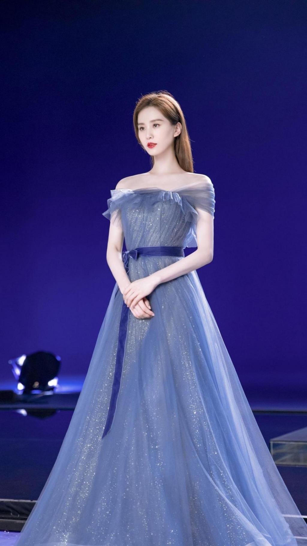 刘诗诗性感长裙诱人写真