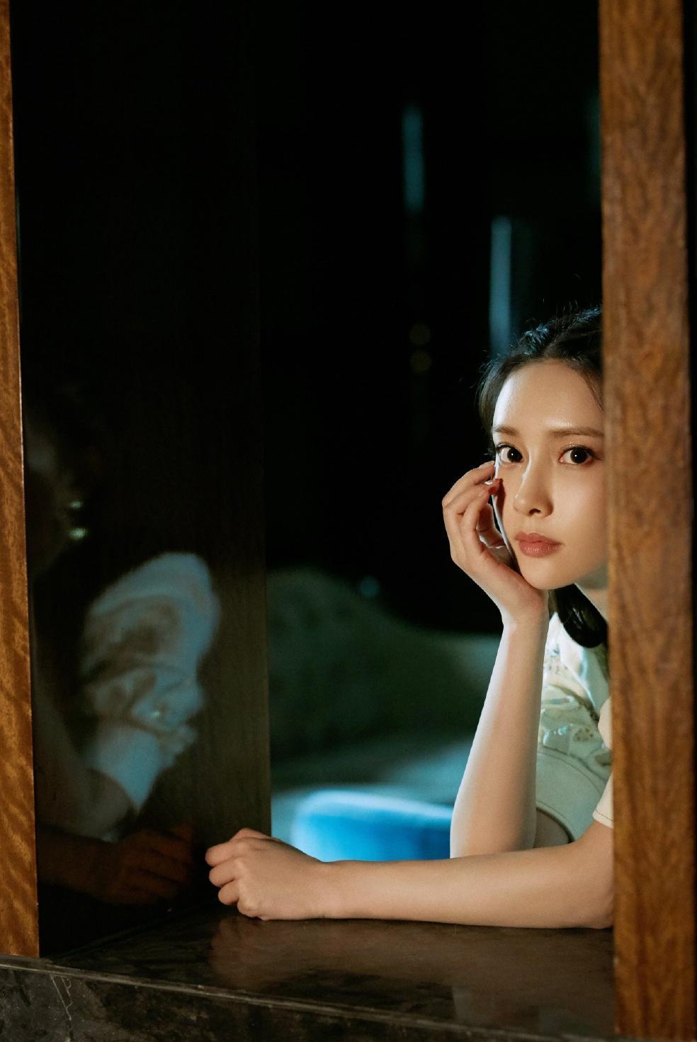 孟子义泡泡袖连衣裙性感甜美写真