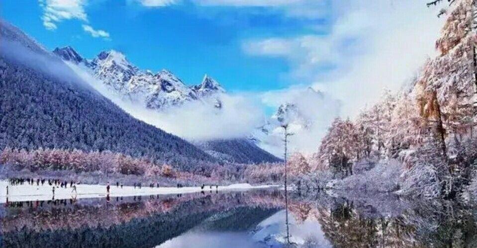 九寨沟白皑皑的唯美雪景
