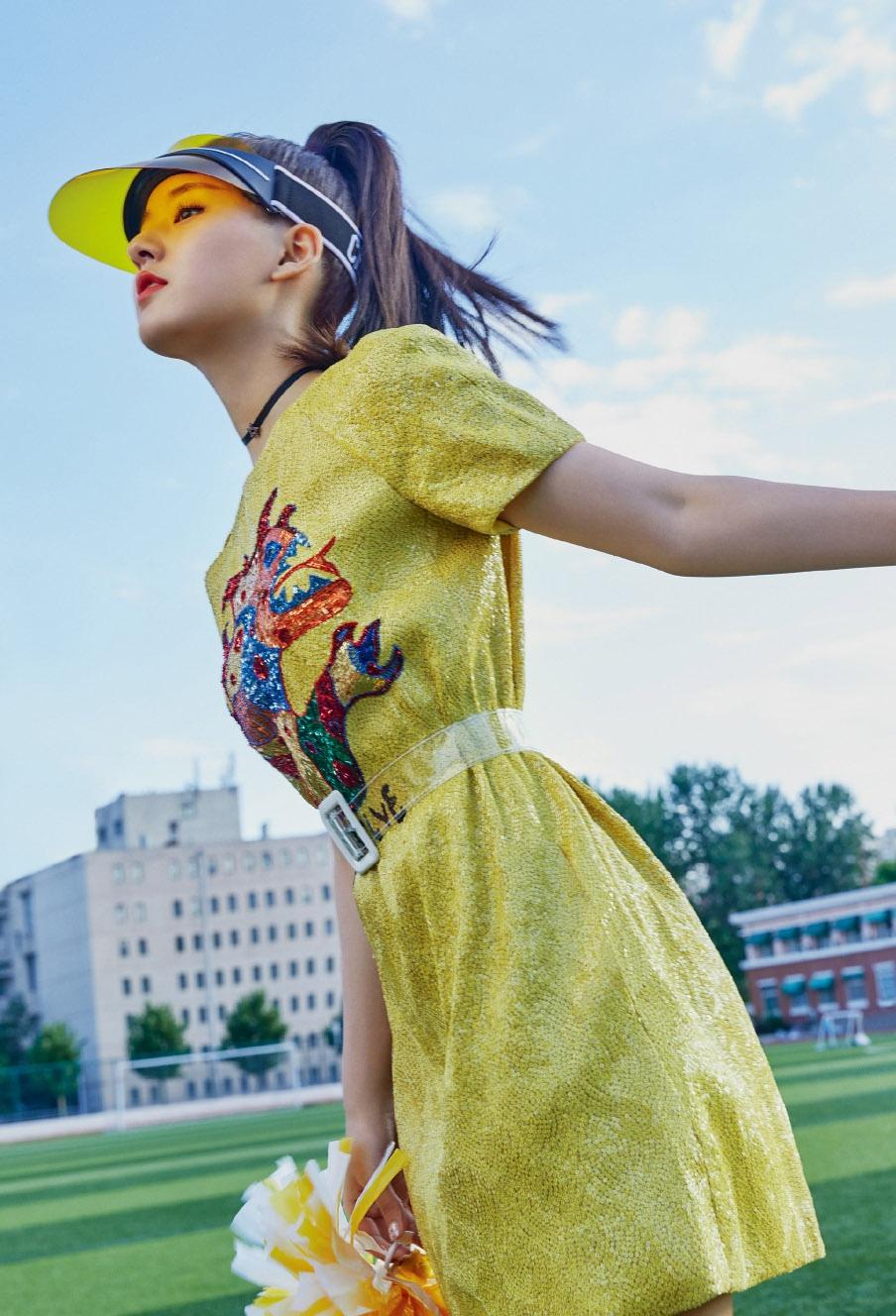 赵露思时尚个性写真