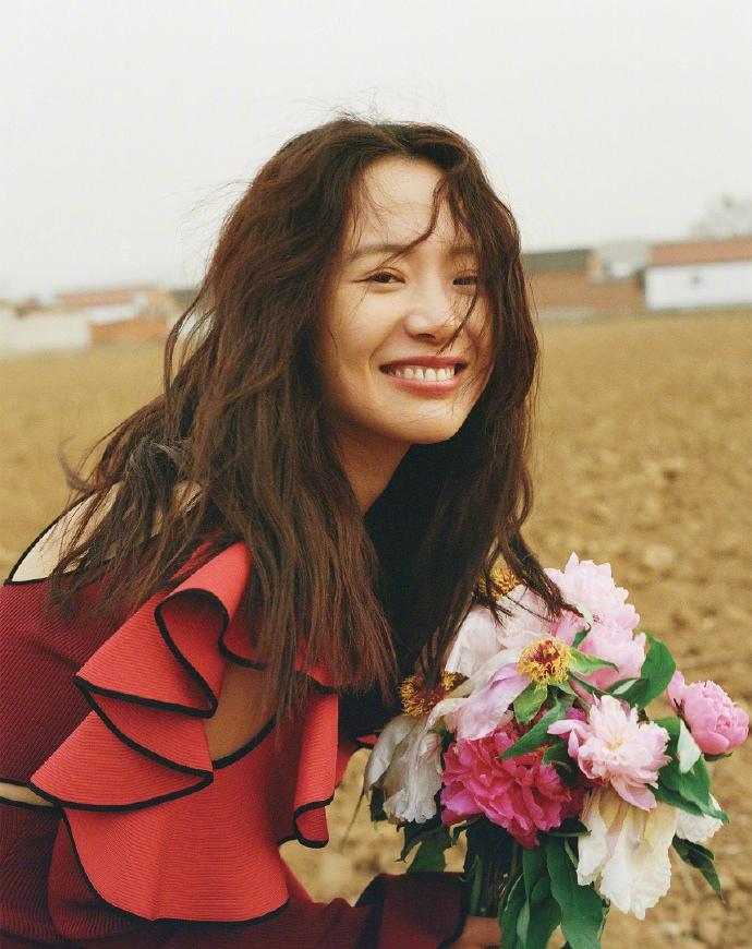 李梦时尚性感杂志封面写真