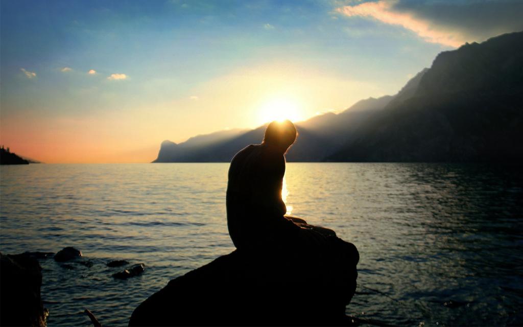 男人孤单的身影图片