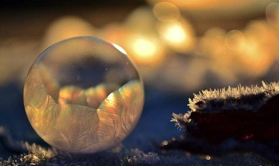 0度下美丽的泡泡结冰