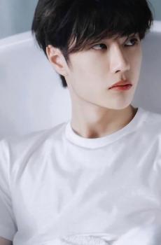 王一博帅气时尚写真