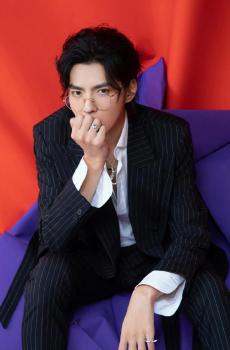 今日份大男孩吴亦凡帅气西装写真-3