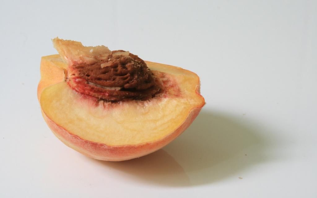 甜蜜多汁的水蜜桃