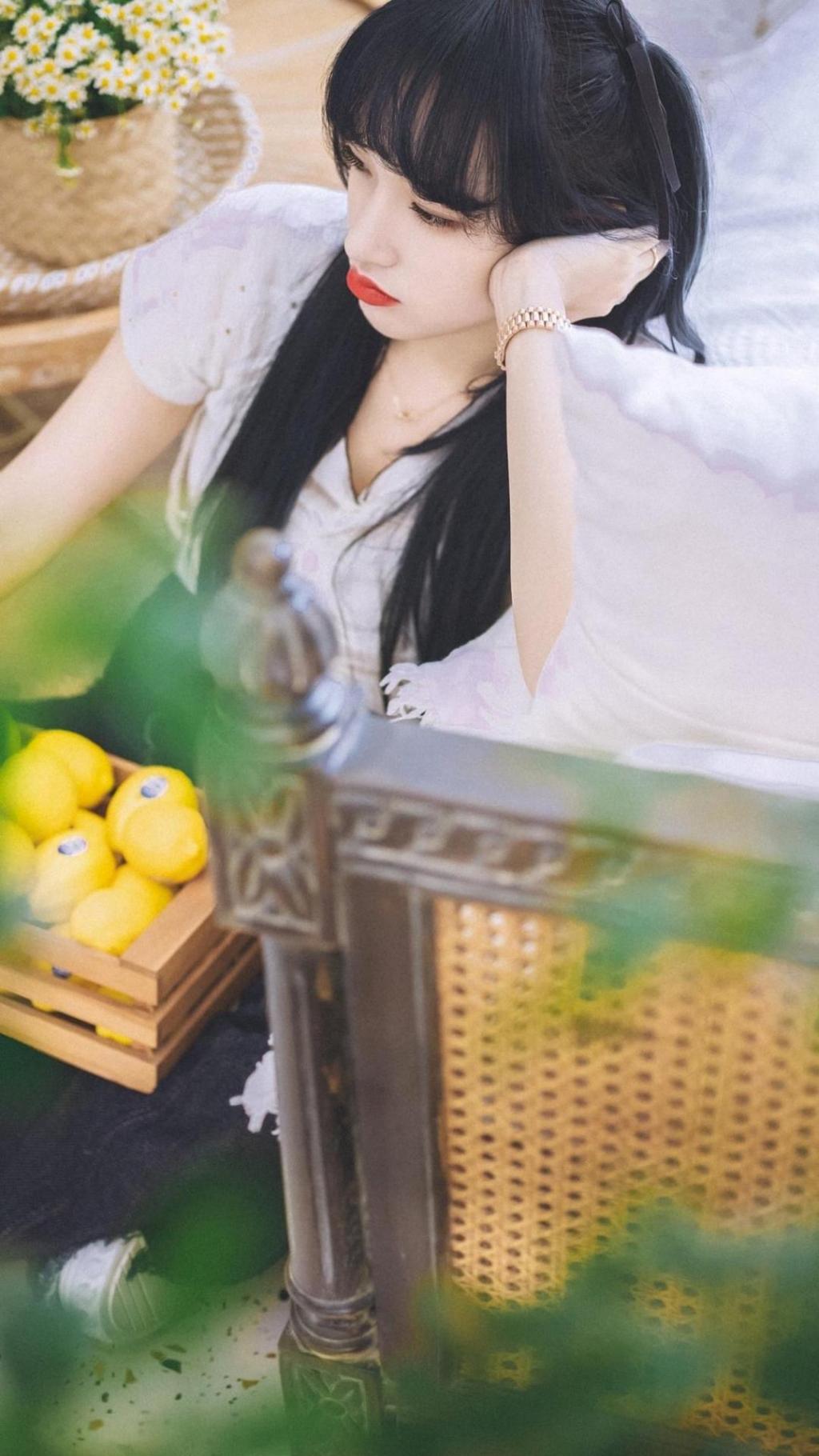 气质女神程潇性感迷人写真