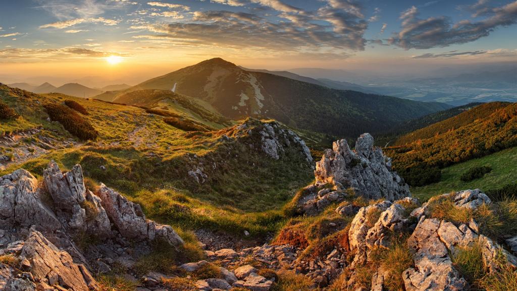 优美的山峰山顶