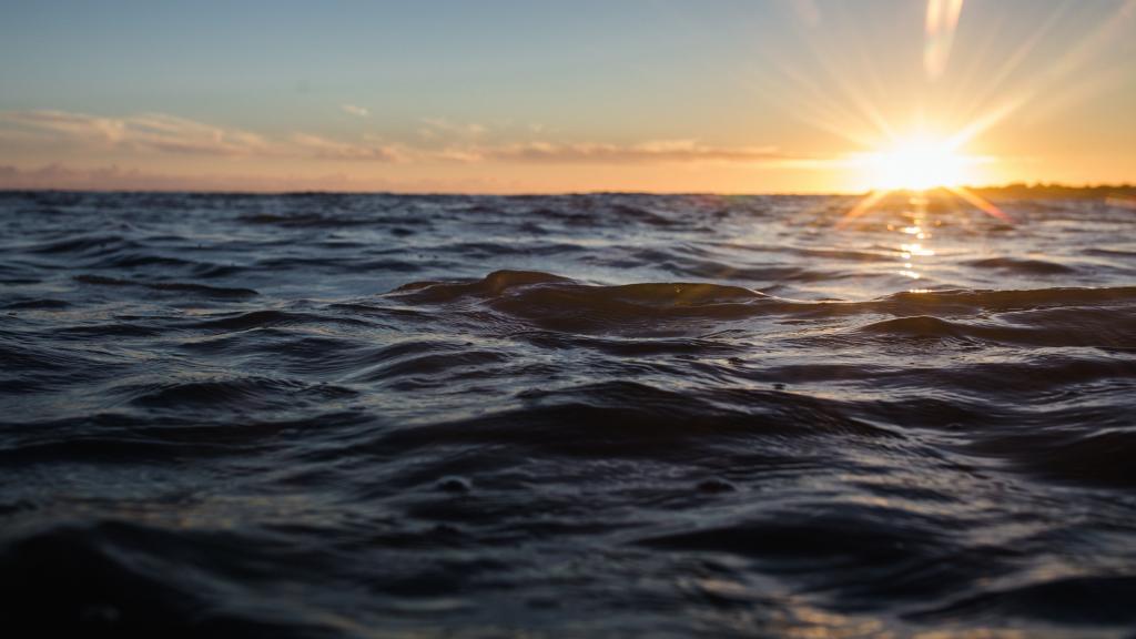 海上观日出，晓其瑰丽