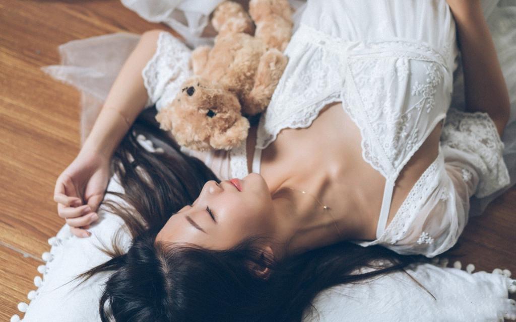 高冷美女御姐诱人写真