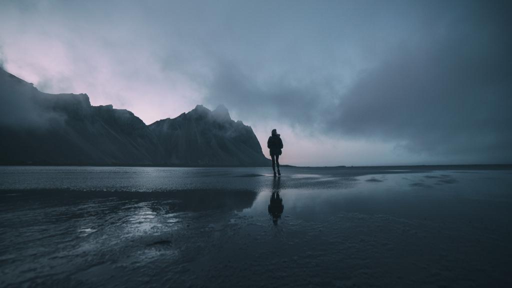 内心孤独黑暗的图片