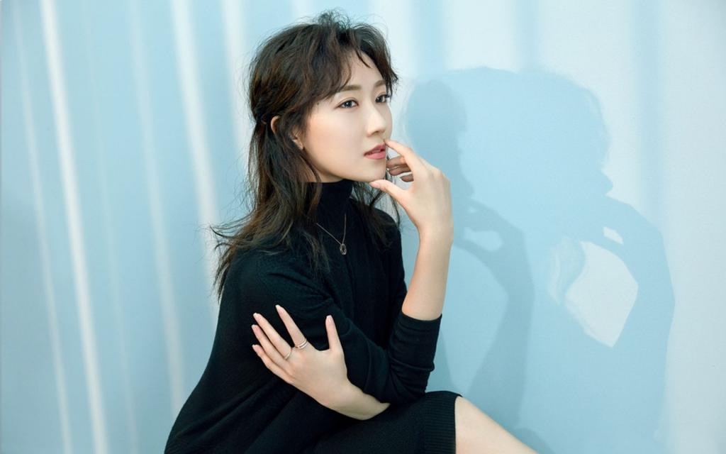 时尚气质女菅纫姿