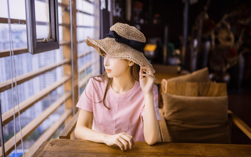 魅力白皙养眼校花迷人写真