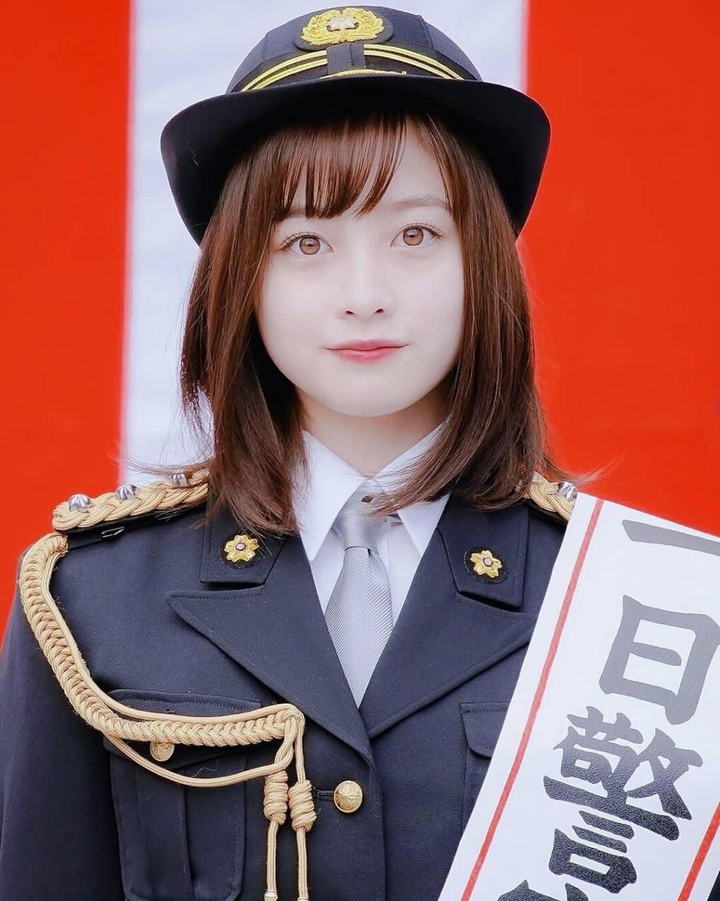 日本女星桥本环奈警服可爱甜美写真