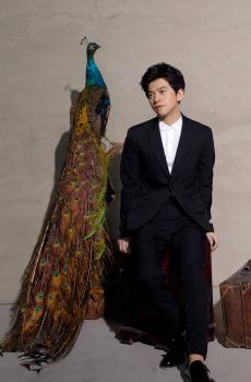 歌手李健优雅知性写真-2