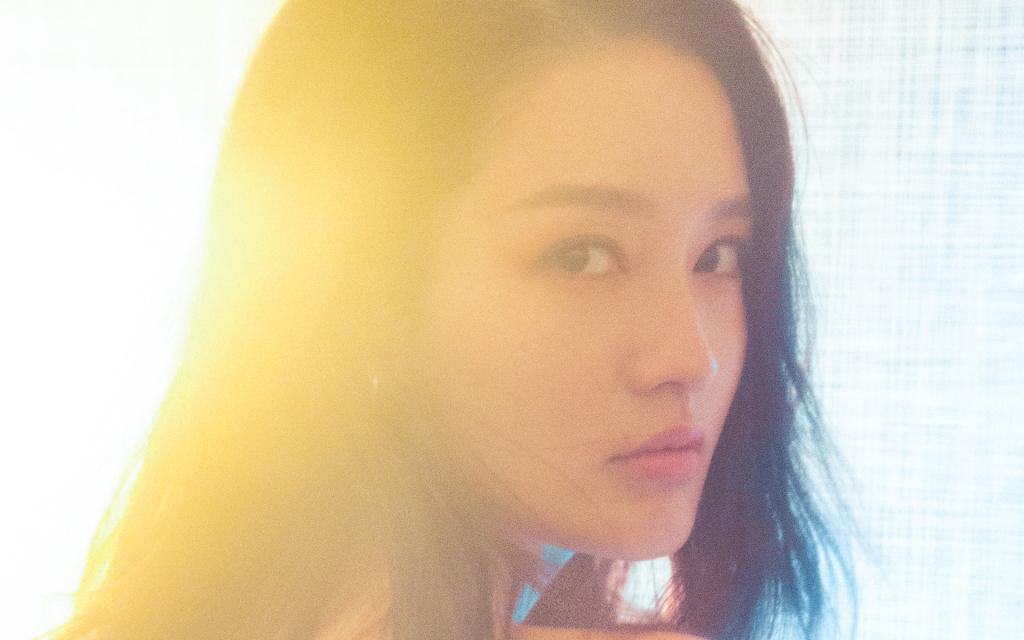 李沁露背礼服性感写真