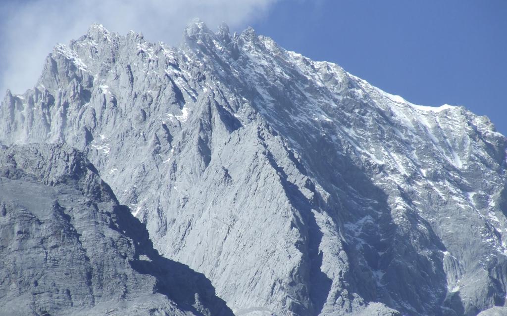 崇山峻岭的玉龙雪山壮观风景