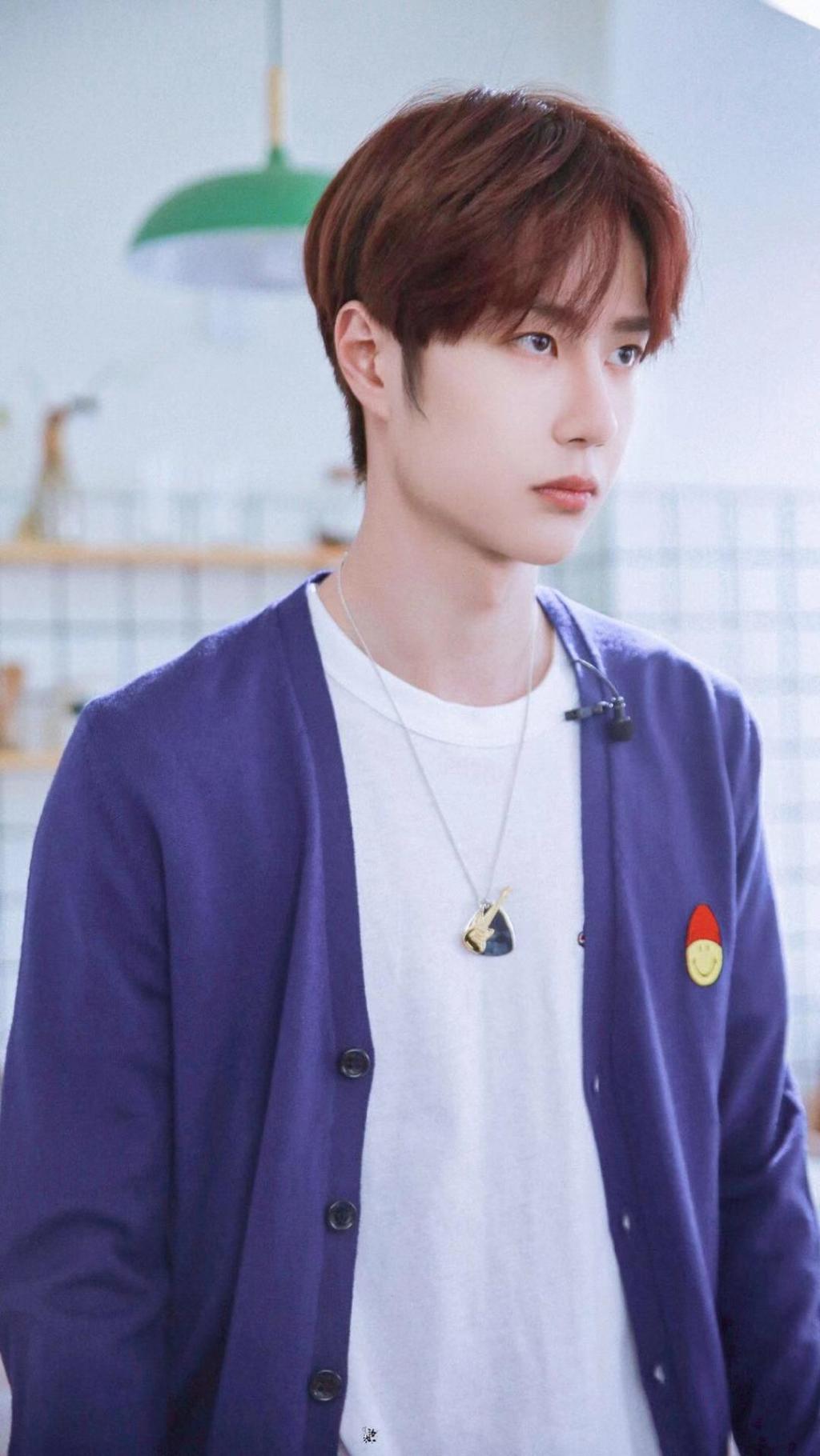 王一博时尚休闲写真