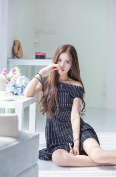 娇美白皙养眼御姐迷人写真