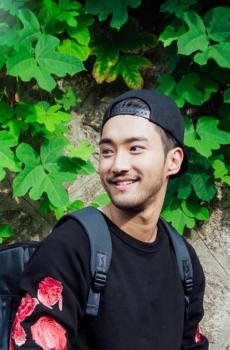 韩剧《她很漂亮》人物海报