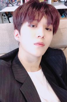 范丞丞帅气自拍生活照-1