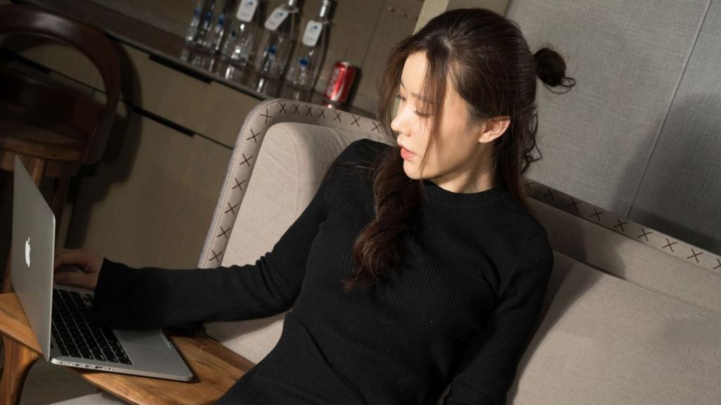 性感毛衣美女写真