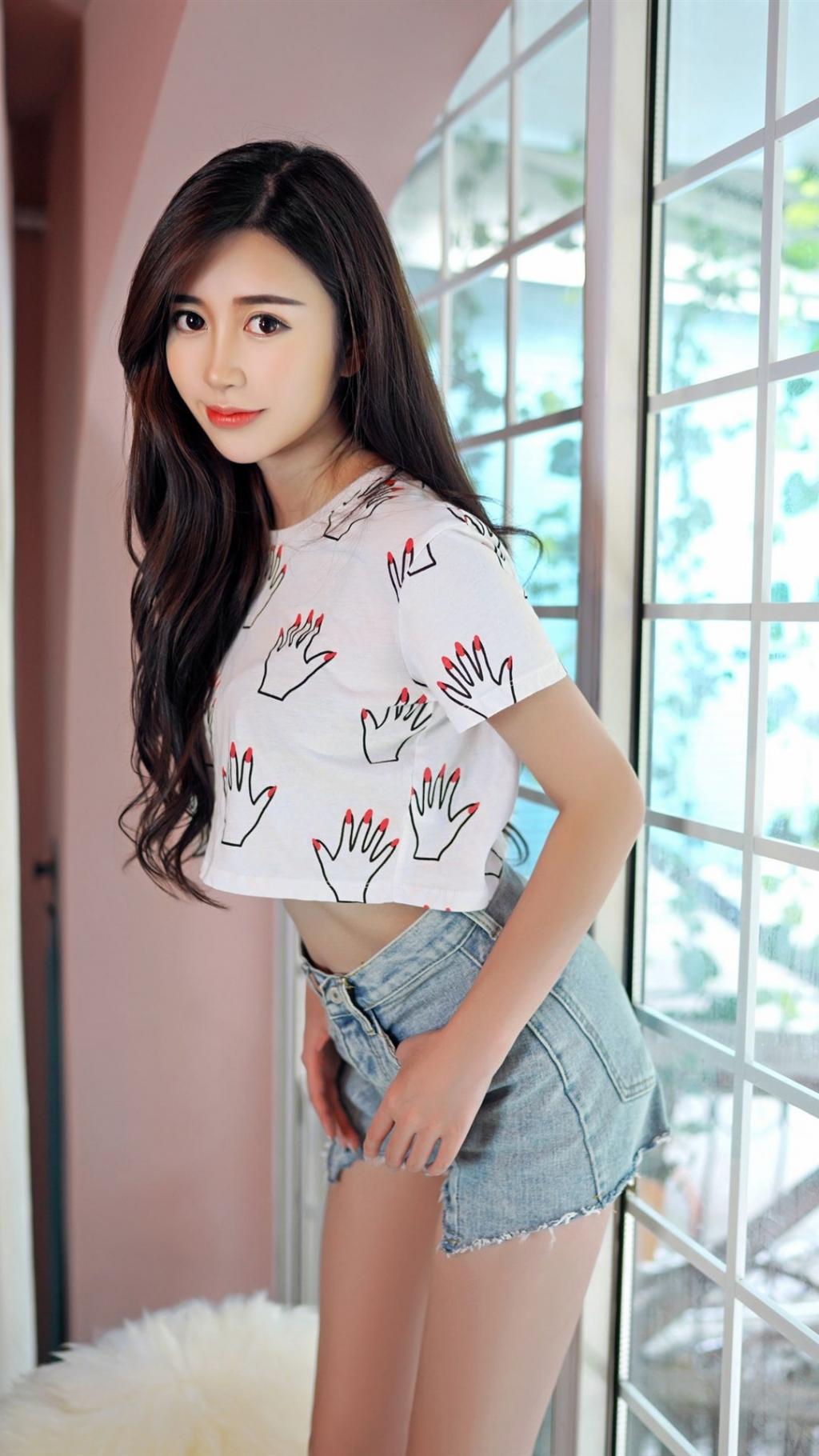 美腿翘臀撩人女神性感写真