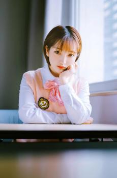 粉嫩可爱美少女制服写真-1