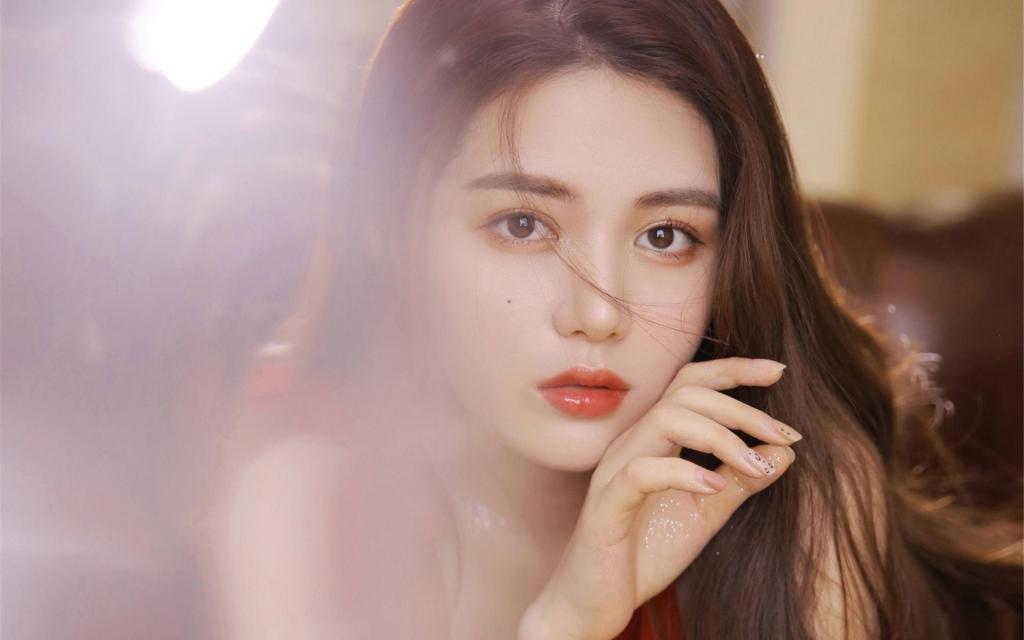 性感美女艳丽红裙气质写真