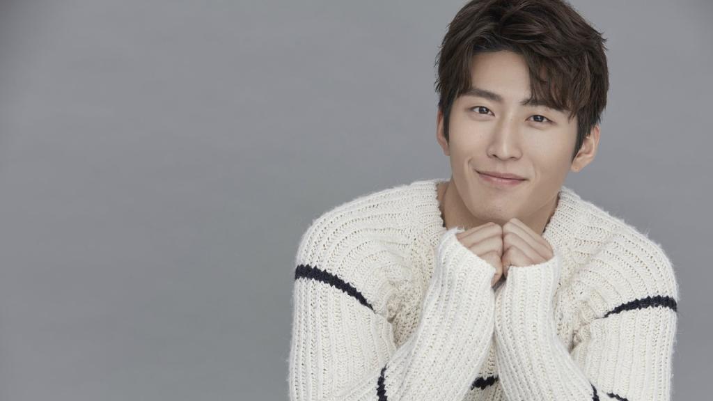 窦骁时尚帅气写真