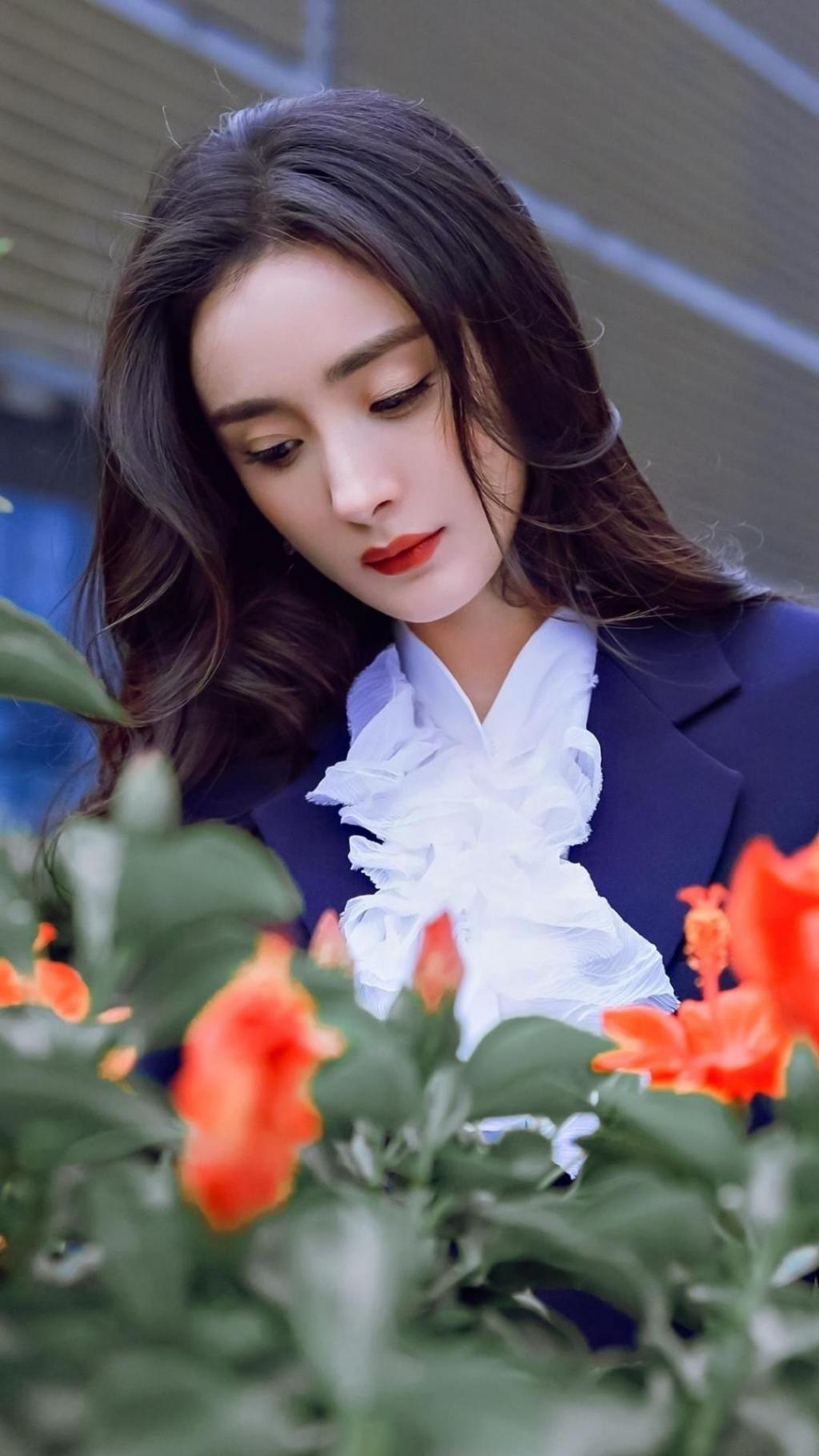 杨幂时尚气质迷人写真