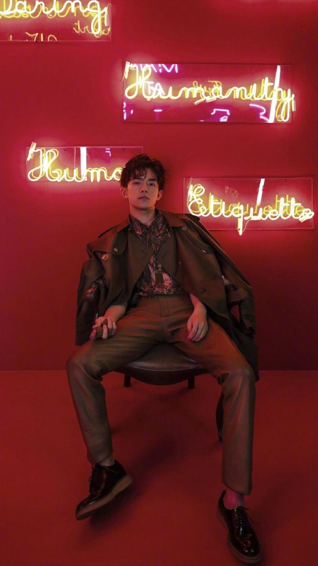 TFBOYS易烊千玺时尚个性写真