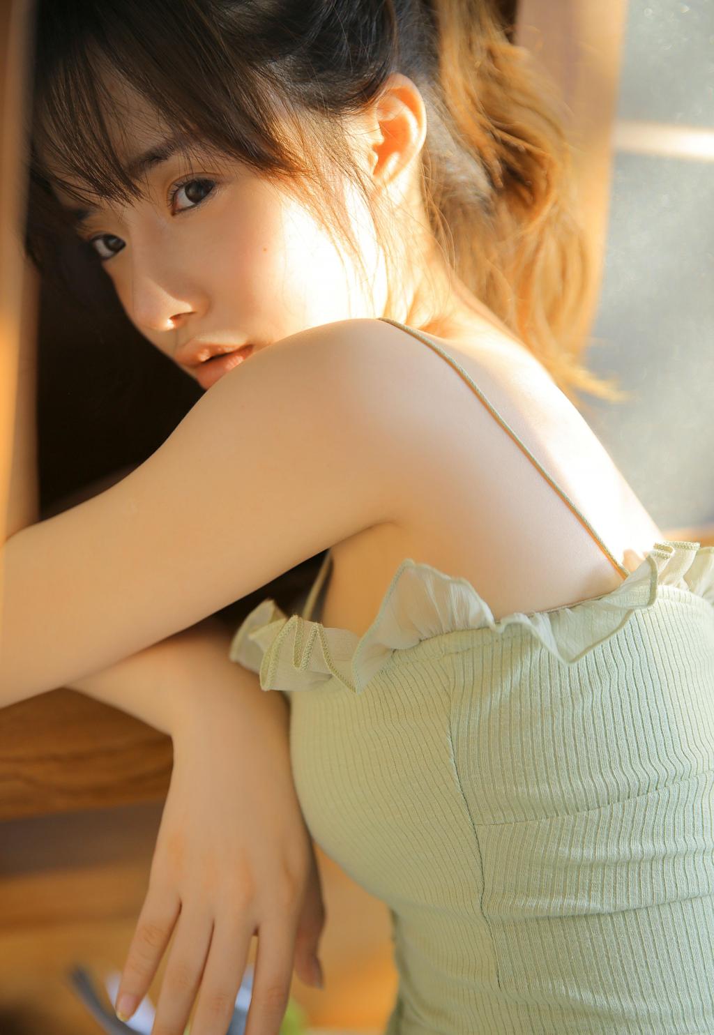 居家清纯少女甜美可爱迷人写真