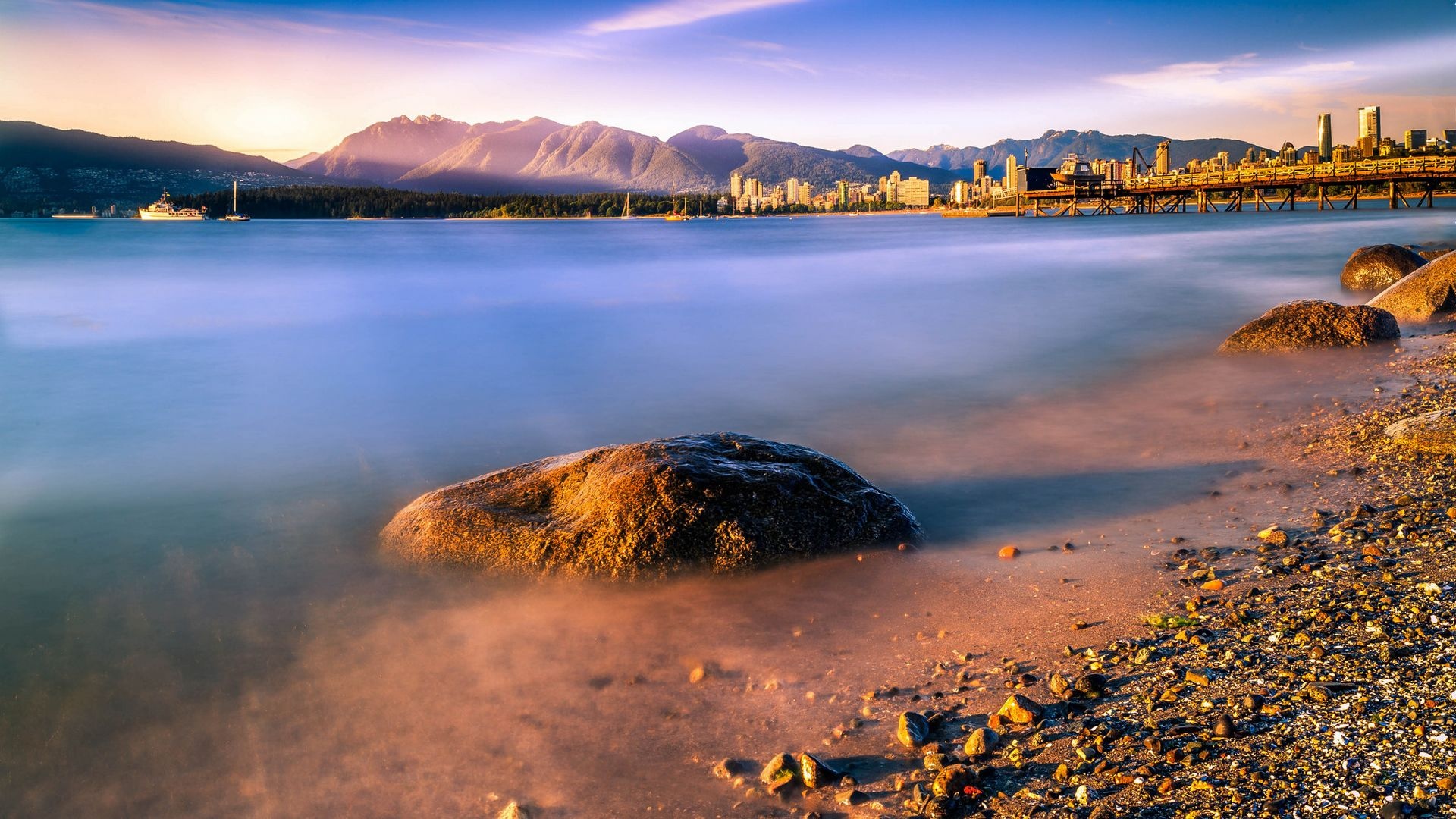加拿大温哥华基斯兰奴海滩晚霞风景