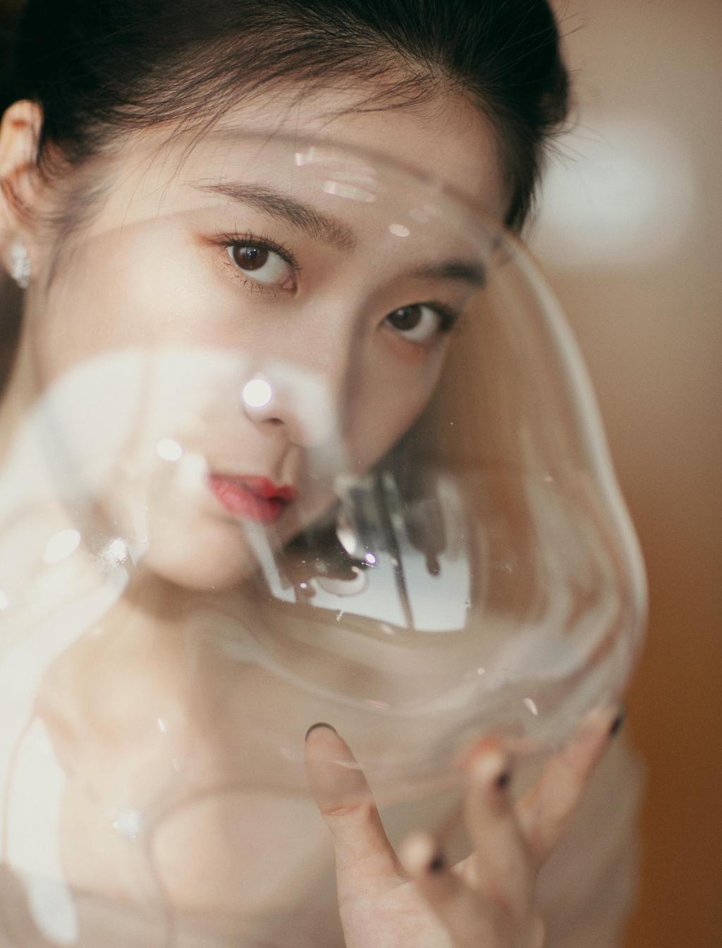 张雪迎仙气飘飘的立体花朵裙写真