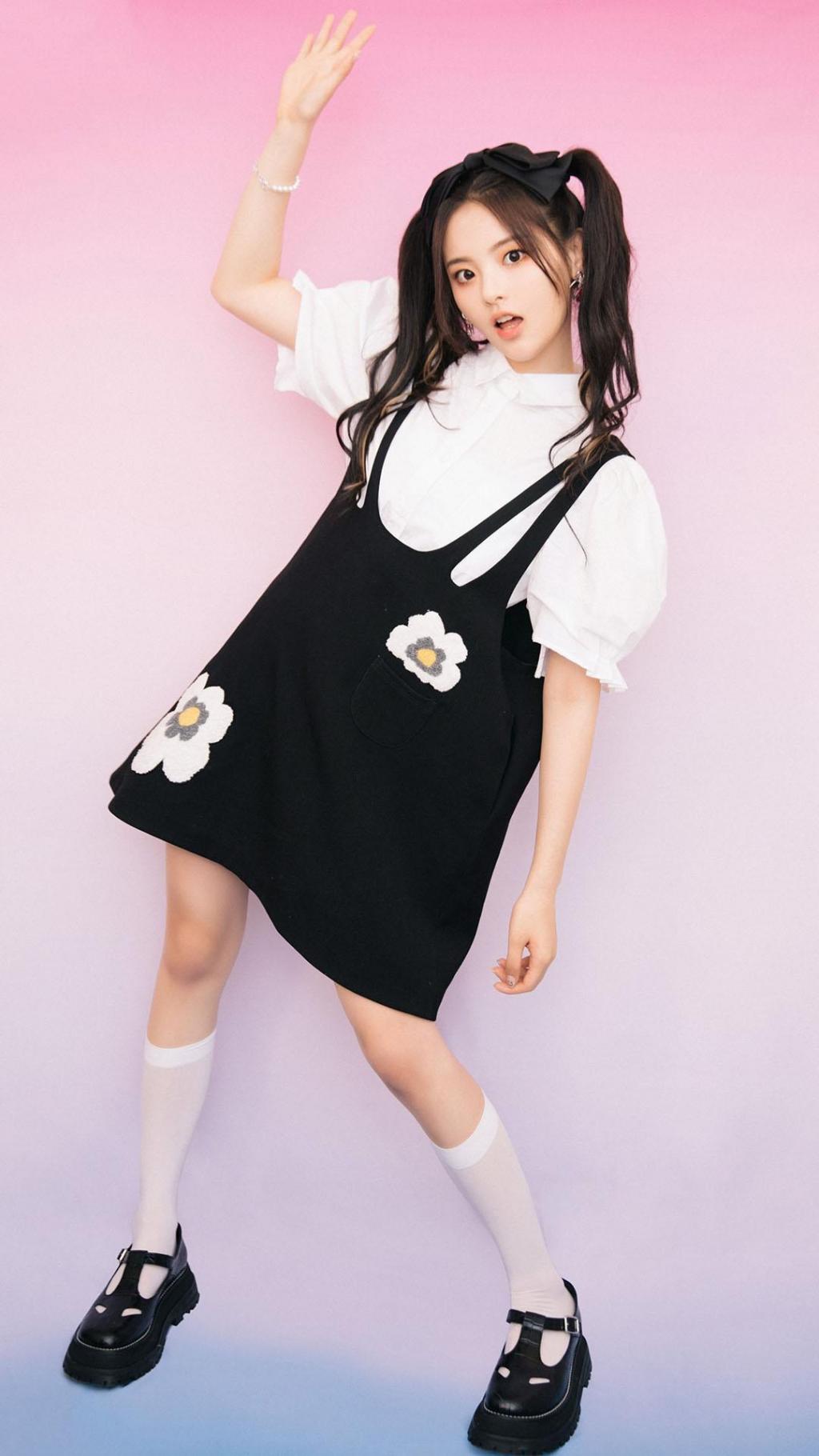 杨超越双马尾甜美少女风写真