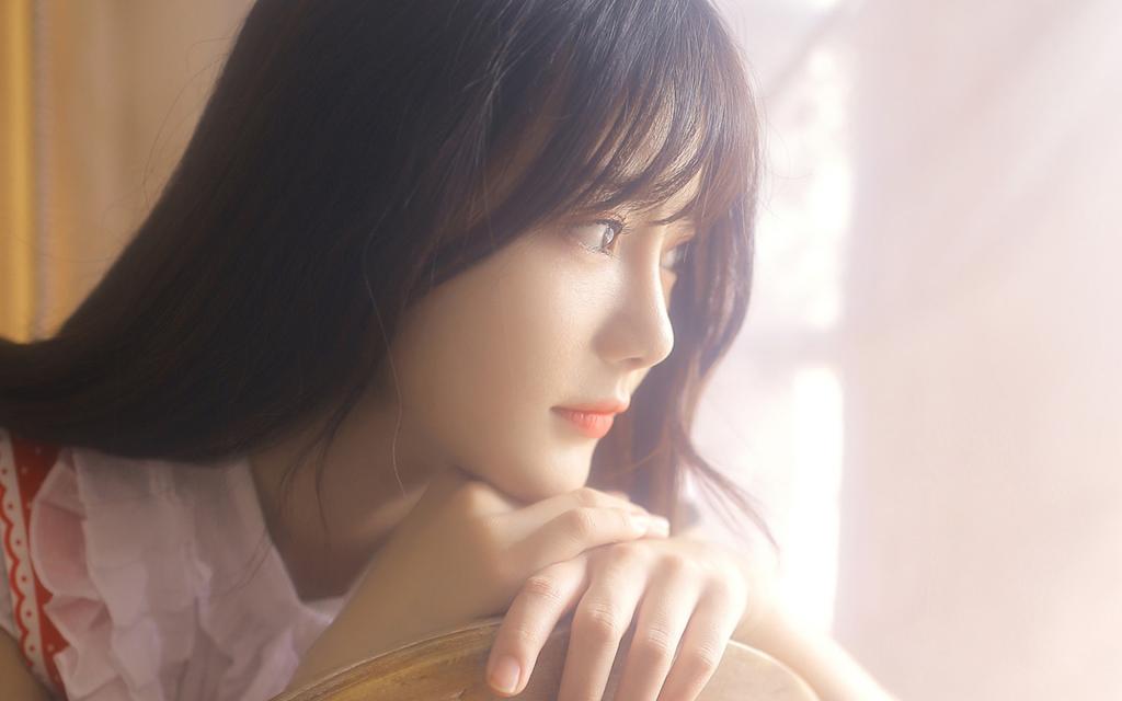 气质美女性感制服迷人写真