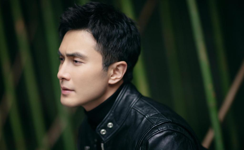 高伟光成熟型男皮衣帅气写真